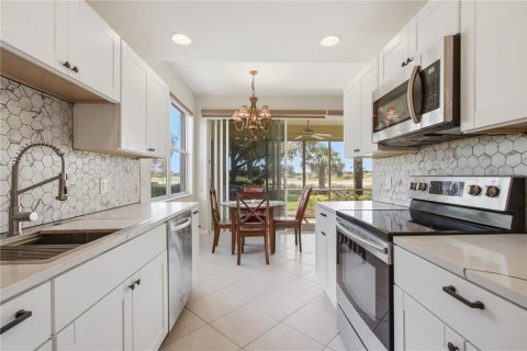 Condo in Fort Myers, Florida, 2 bedrooms  № 2208210 - photo 2