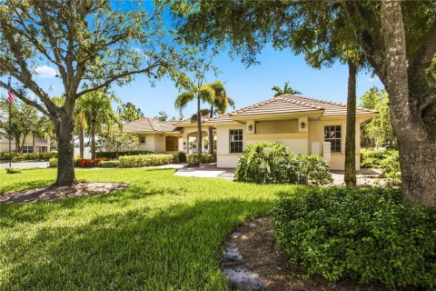 Condo in Fort Myers, Florida, 2 bedrooms  № 2208210 - photo 18