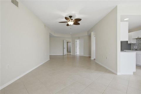 Condo in Fort Myers, Florida, 2 bedrooms  № 2208210 - photo 10