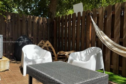 Townhouse in Miami, Florida 3 bedrooms, 122.63 sq.m. № 1830985 - photo 13