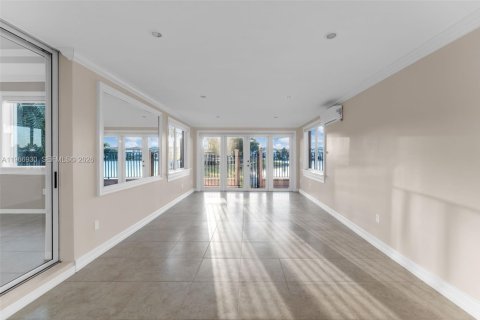 Снять в аренду виллу или дом в Майами, Флорида 4 спальни, 267.37м2, № 2031655 - фото 16