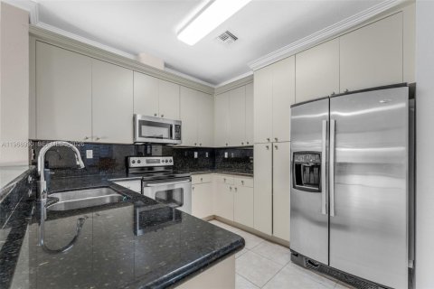 Снять в аренду виллу или дом в Майами, Флорида 4 спальни, 267.37м2, № 2031655 - фото 13