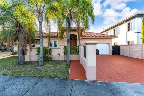 Снять в аренду виллу или дом в Майами, Флорида 4 спальни, 267.37м2, № 2031655 - фото 3