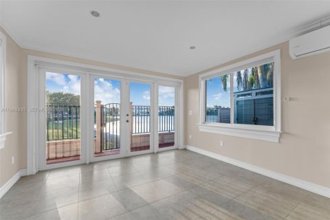 Снять в аренду виллу или дом в Майами, Флорида 4 спальни, 267.37м2, № 2031655 - фото 18