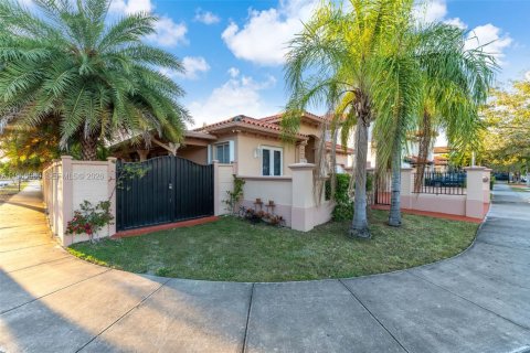 Снять в аренду виллу или дом в Майами, Флорида 4 спальни, 267.37м2, № 2031655 - фото 4