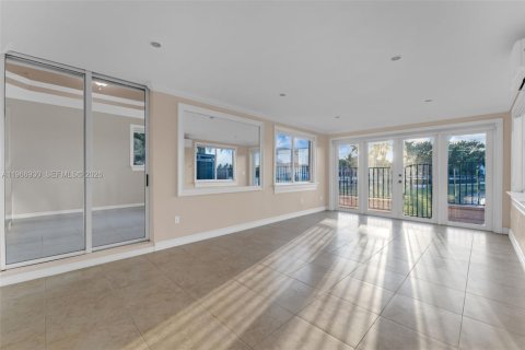 Снять в аренду виллу или дом в Майами, Флорида 4 спальни, 267.37м2, № 2031655 - фото 17