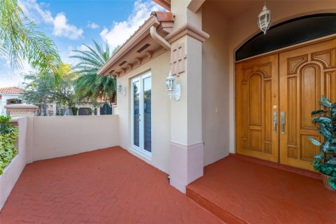 Снять в аренду виллу или дом в Майами, Флорида 4 спальни, 267.37м2, № 2031655 - фото 6