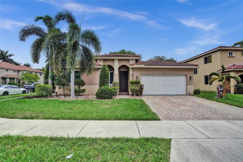 House in Miami Gardens, Florida 3 bedrooms, 169.92 sq.m. № 1814433 - photo 1