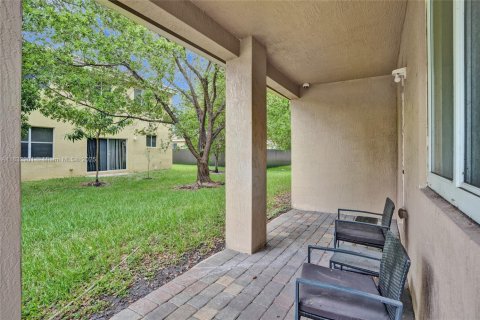 House in Miami Gardens, Florida 3 bedrooms, 169.92 sq.m. № 1814433 - photo 5