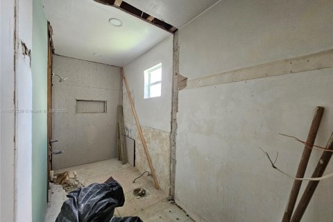 House in Miramar, Florida 3 bedrooms, 190.64 sq.m. № 1922639 - photo 12