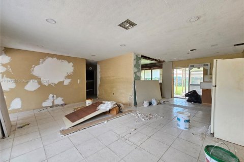 House in Miramar, Florida 3 bedrooms, 190.64 sq.m. № 1922639 - photo 4