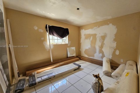 House in Miramar, Florida 3 bedrooms, 190.64 sq.m. № 1922639 - photo 9