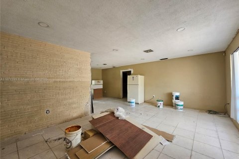 House in Miramar, Florida 3 bedrooms, 190.64 sq.m. № 1922639 - photo 3