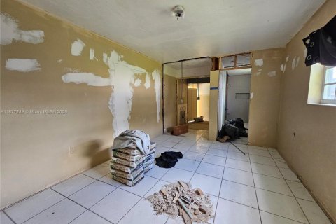 House in Miramar, Florida 3 bedrooms, 190.64 sq.m. № 1922639 - photo 11