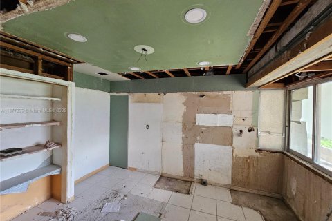 House in Miramar, Florida 3 bedrooms, 190.64 sq.m. № 1922639 - photo 6