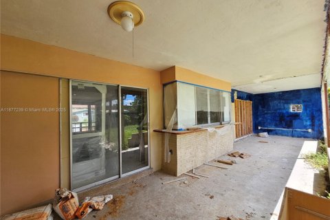 House in Miramar, Florida 3 bedrooms, 190.64 sq.m. № 1922639 - photo 18