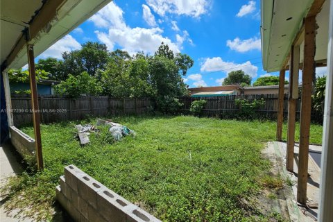 House in Miramar, Florida 3 bedrooms, 190.64 sq.m. № 1922639 - photo 19