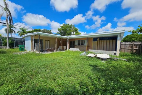 House in Miramar, Florida 3 bedrooms, 190.64 sq.m. № 1922639 - photo 20