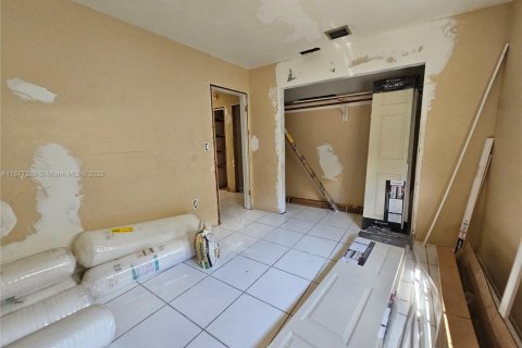 House in Miramar, Florida 3 bedrooms, 190.64 sq.m. № 1922639 - photo 10