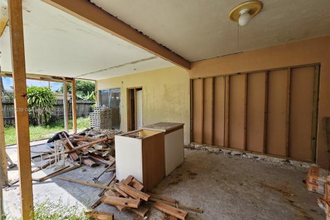 House in Miramar, Florida 3 bedrooms, 190.64 sq.m. № 1922639 - photo 17