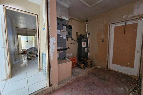 House in Miramar, Florida 3 bedrooms, 190.64 sq.m. № 1922639 - photo 15