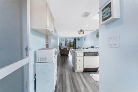 Condo in Punta Gorda, Florida, 2 bedrooms  № 1675387 - photo 9