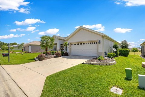 House in Summerfield, Florida 2 bedrooms, 173.73 sq.m. № 2197651 - photo 2