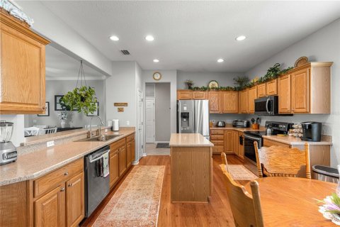 House in Summerfield, Florida 2 bedrooms, 173.73 sq.m. № 2197651 - photo 12