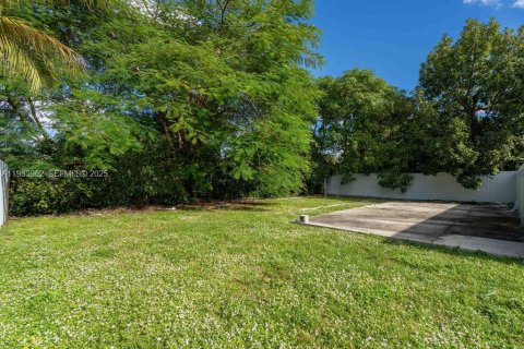 Villa ou maison à louer à North Miami, Floride: 3 chambres, 92.9 m2 № 1993294 - photo 21