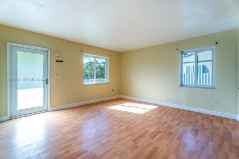 Villa ou maison à louer à North Miami, Floride: 3 chambres, 92.9 m2 № 1993294 - photo 5