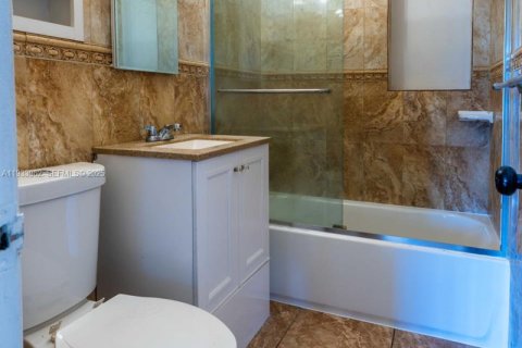 Villa ou maison à louer à North Miami, Floride: 3 chambres, 92.9 m2 № 1993294 - photo 17