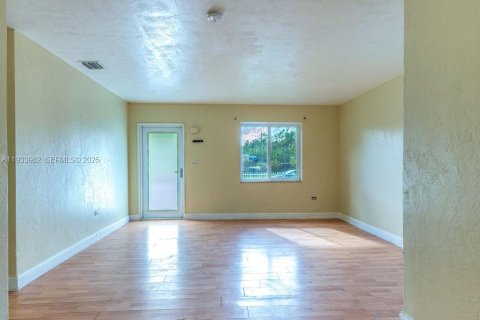 Villa ou maison à louer à North Miami, Floride: 3 chambres, 92.9 m2 № 1993294 - photo 9