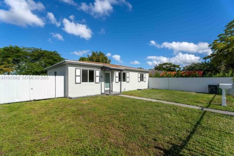 Villa ou maison à louer à North Miami, Floride: 3 chambres, 92.9 m2 № 1993294 - photo 3