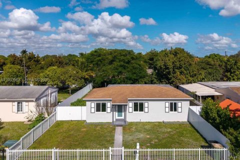 Villa ou maison à North Miami, Floride 3 chambres, 92.9 m2 № 1993294