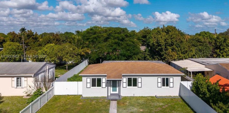 Villa ou maison à North Miami, Floride 3 chambres, 92.9 m2 № 1993294