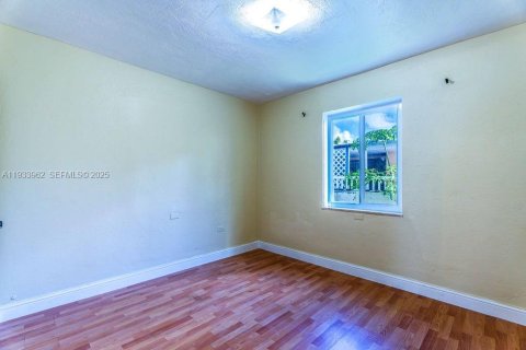 Villa ou maison à louer à North Miami, Floride: 3 chambres, 92.9 m2 № 1993294 - photo 12