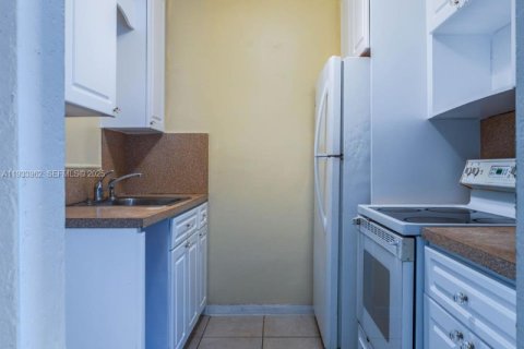 Villa ou maison à louer à North Miami, Floride: 3 chambres, 92.9 m2 № 1993294 - photo 18