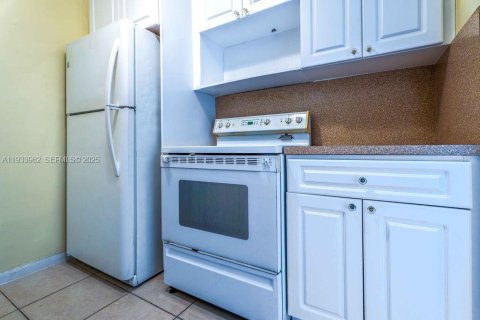 Villa ou maison à louer à North Miami, Floride: 3 chambres, 92.9 m2 № 1993294 - photo 19