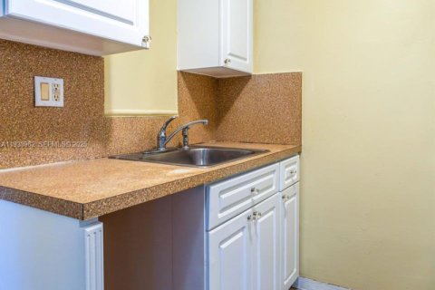 Villa ou maison à louer à North Miami, Floride: 3 chambres, 92.9 m2 № 1993294 - photo 20