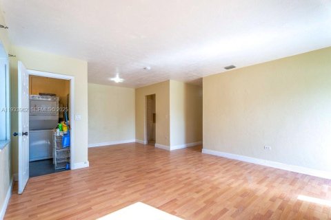 Villa ou maison à louer à North Miami, Floride: 3 chambres, 92.9 m2 № 1993294 - photo 7