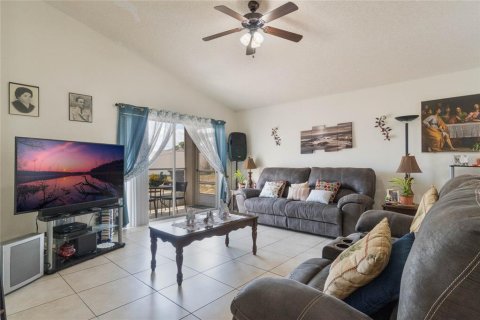 House in Davenport, Florida 4 bedrooms, 166.85 sq.m. № 2099232 - photo 8