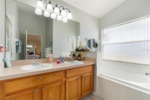 House in Davenport, Florida 4 bedrooms, 166.85 sq.m. № 2099232 - photo 17