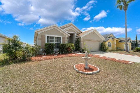 House in Davenport, Florida 4 bedrooms, 166.85 sq.m. № 2099232