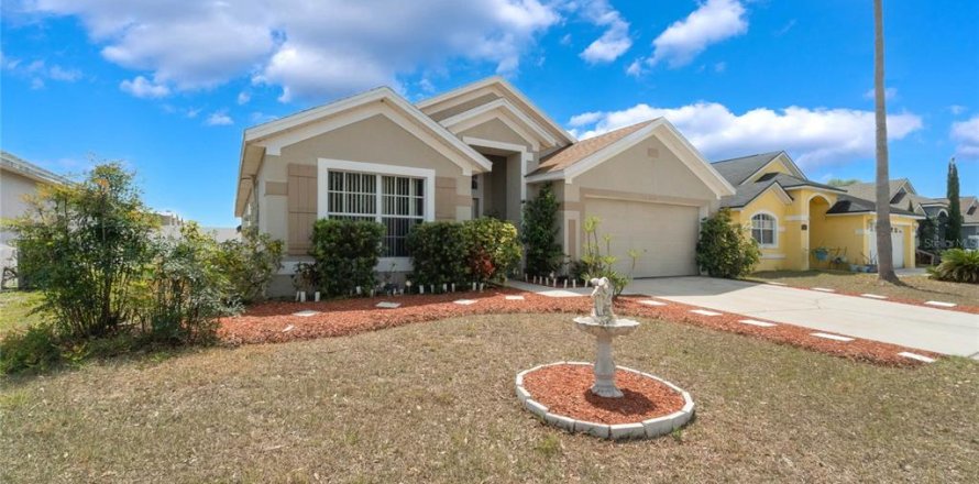 House in Davenport, Florida 4 bedrooms, 166.85 sq.m. № 2099232
