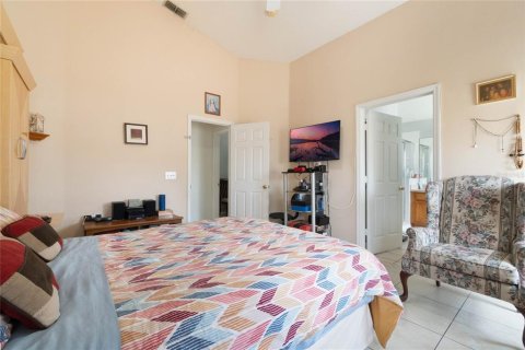 House in Davenport, Florida 4 bedrooms, 166.85 sq.m. № 2099232 - photo 16