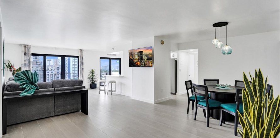 Condo in Hollywood, Florida, 2 bedrooms № 1999919