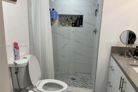 Condo in Sunrise, Florida, 2 bedrooms  № 2039285 - photo 16