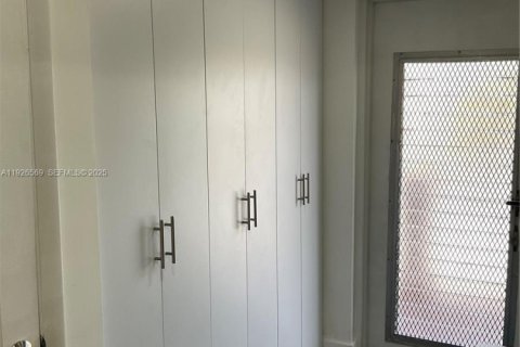 Condo in Sunrise, Florida, 2 bedrooms  № 2039285 - photo 3