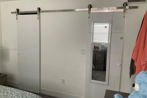 Condo in Sunrise, Florida, 2 bedrooms  № 2039285 - photo 14