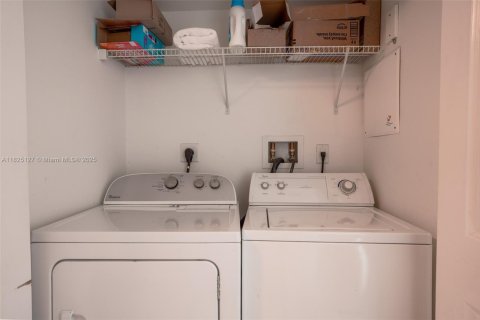 Купить кондоминиум в Майами, Флорида 2 спальни, 99.31м2, № 1938066 - фото 13